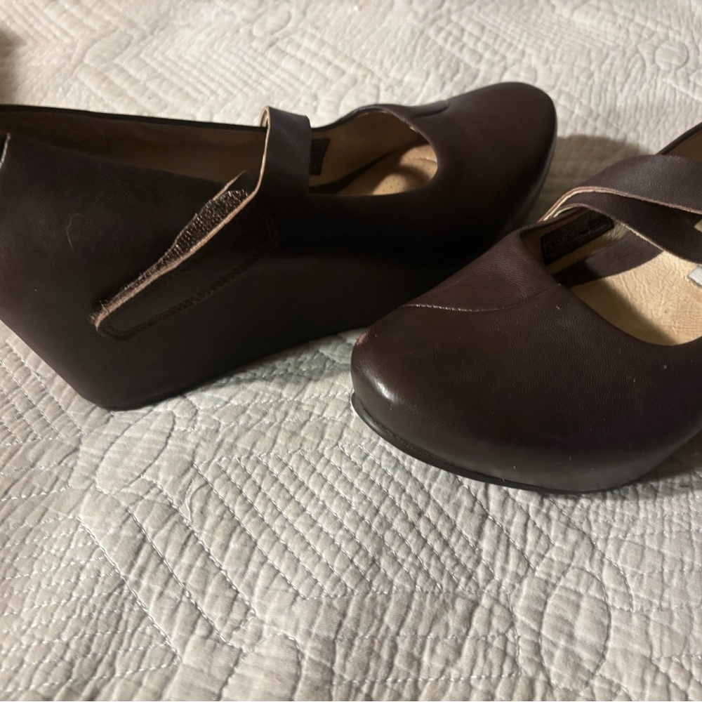 TSUBO Soft Leather Wedges-Size 9 - Picture 4 of 8